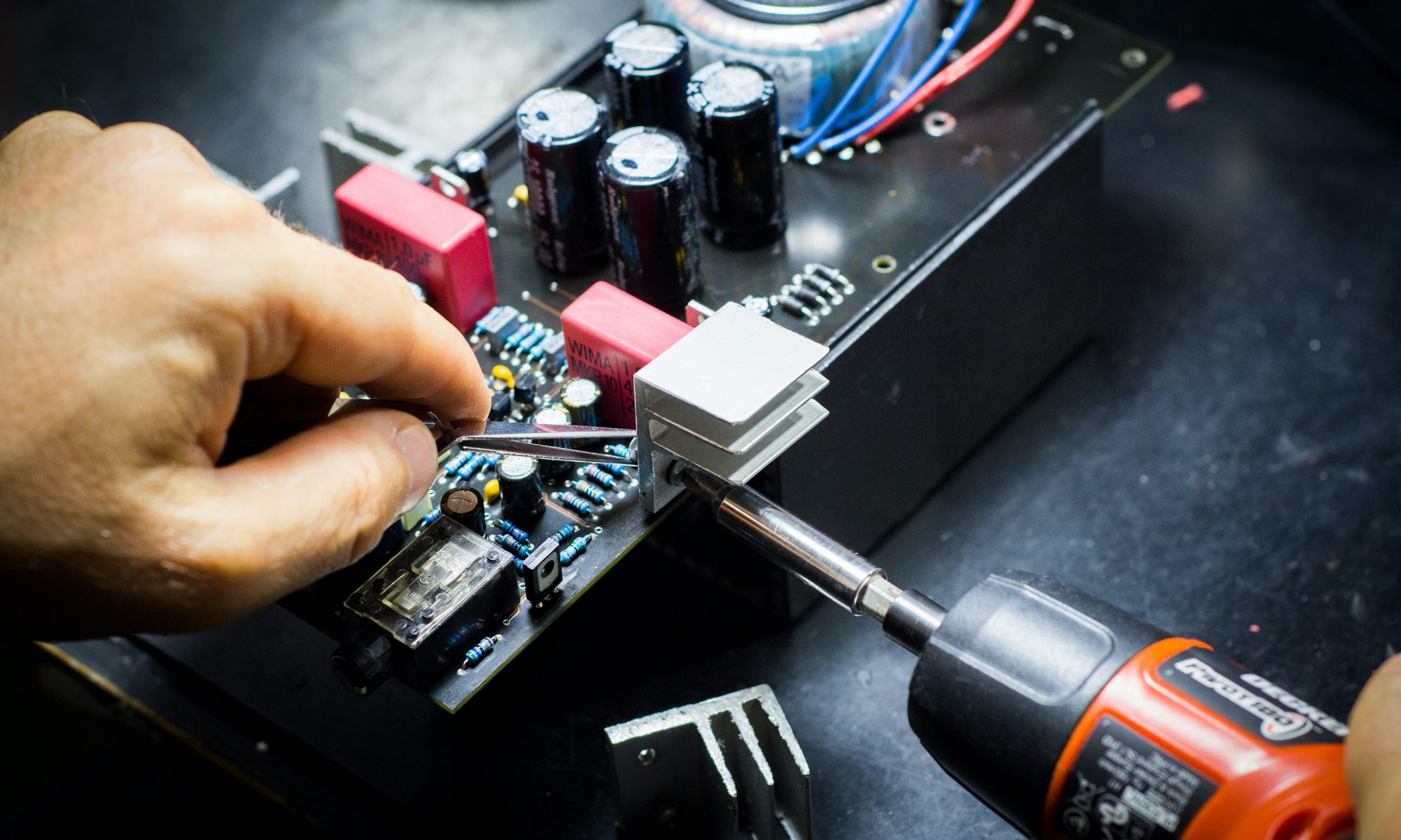 ﻿Electronics Stores